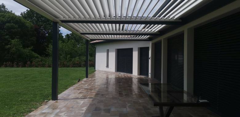 Installation d'une pergola bioclimatique en aluminium sur la terrasse - Montauban 82