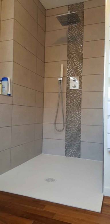 Salle de bains revêtement galets