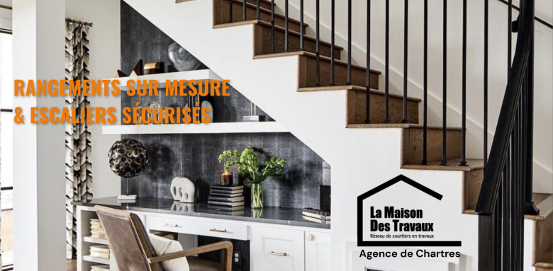 Rangements sur mesure intégrés sous escalier moderne avec bois clair et métal – rénovation intérieure à Chartres (Eure-et-Loire)