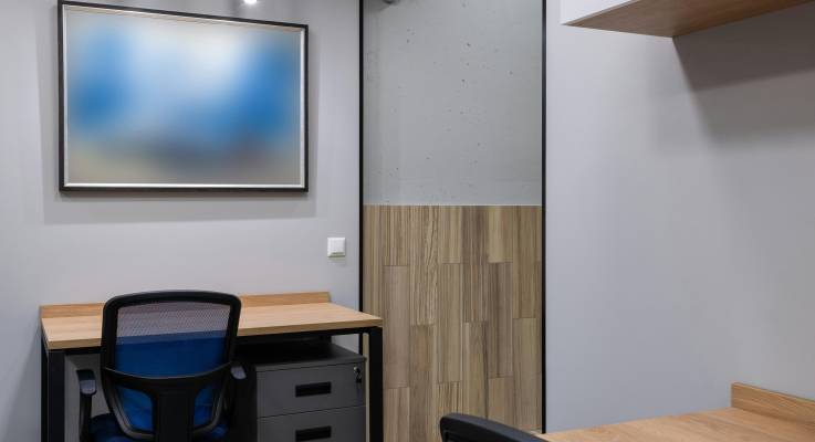 Zoom sur un bureau de l'espace ouvert de travail créé