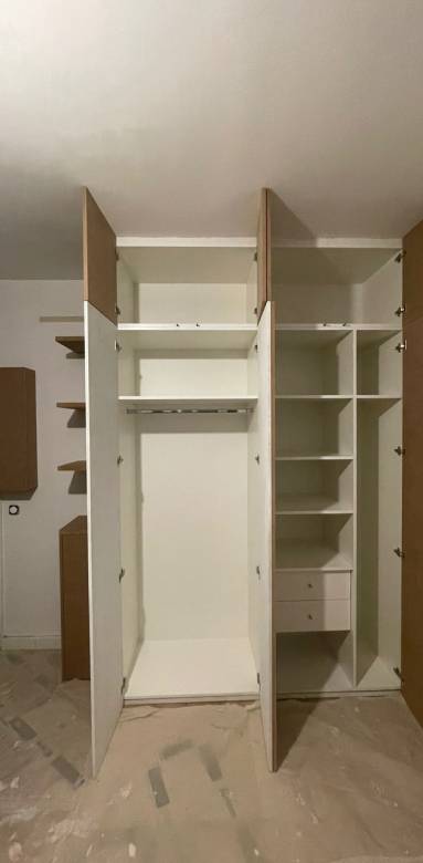 création de placards sur-mesure - ouvert