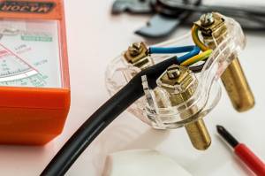 Il convient de suivre plusieurs étapes pour installer l'électricité dans une maison neuve.