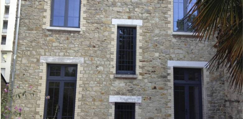 Portes-fenêtres en bois sur une maison - Bourg-en-Bresse 01