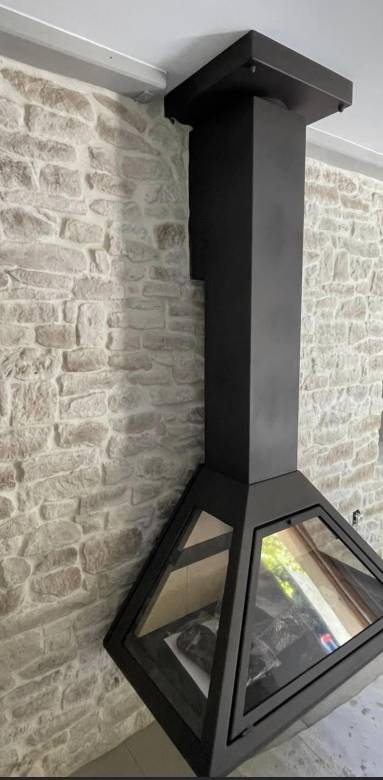 Installation d'un poêle à bois moderne dans une maison en rénovation - Valence 26