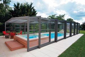 Piscine avec abri à Brunoy