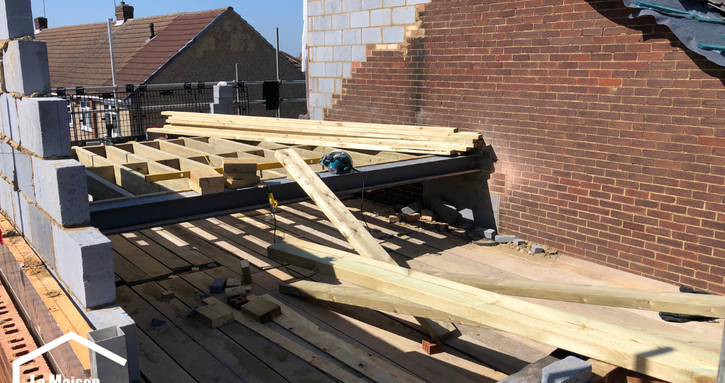  Mise en place du chantier pour la création d'une charpente en surélévation