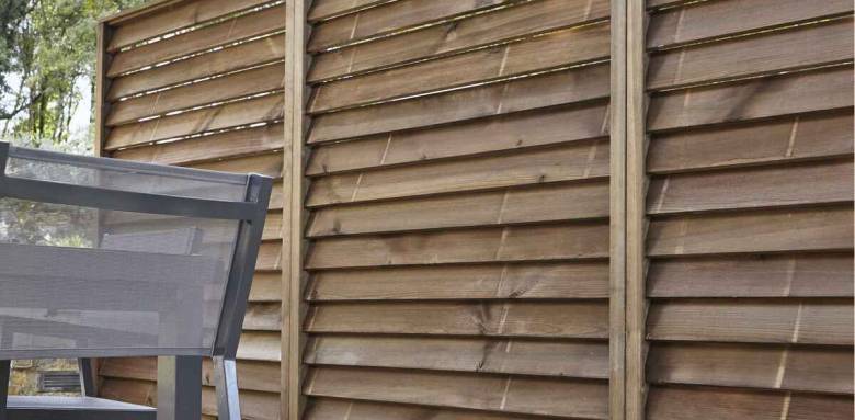 Brise vues en bois façon persiennes