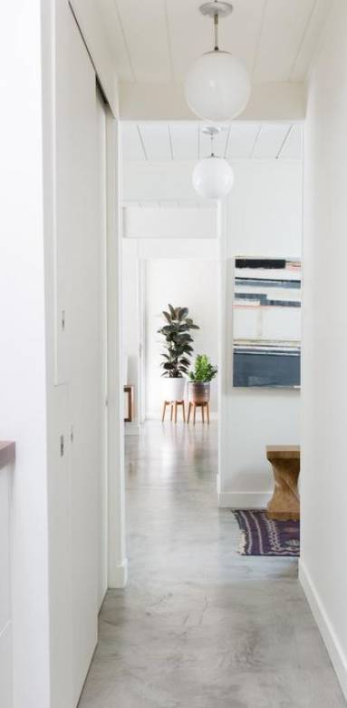 Aménager un appartement en longueur avec sol en béton ciré - Le Raincy 93