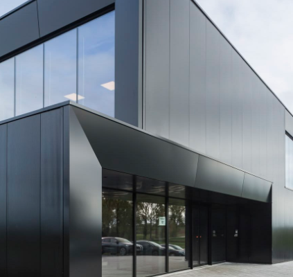 Comment isoler un bâtiment industriel : améliorer le confort et réduire les coûts énergétiques