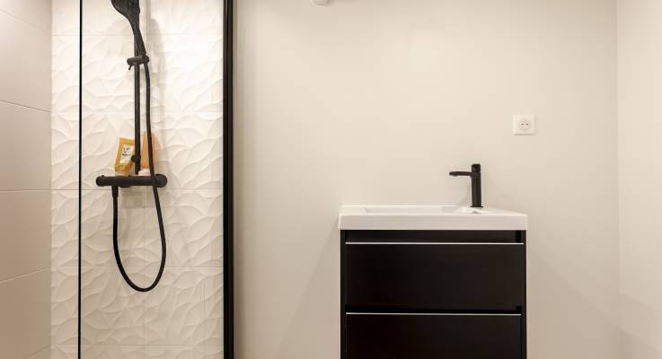 Salle de douche d'appoint