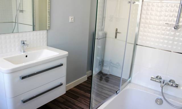 Optimisation de l'espace d'une salle de bain avec baignoire et douche combinées - Le Raincy 93