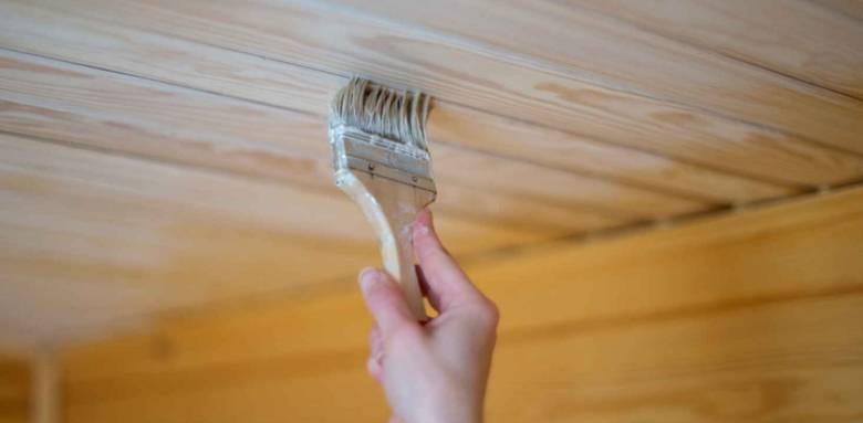 Lames de bois peintes