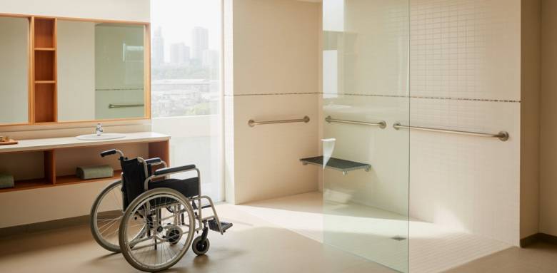 salle de bain PMR à Deauville accessibilité optimale