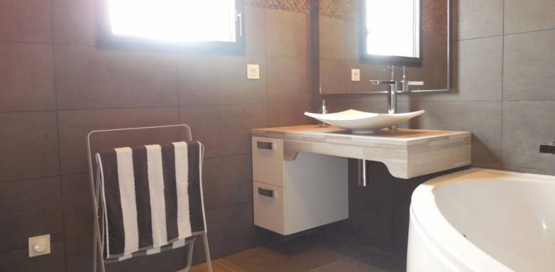 Salle de bain adaptée PMR