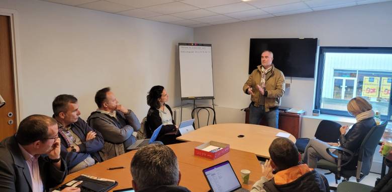 notre agence en réunion chez Porcelanosa