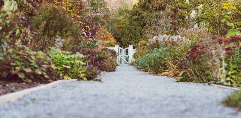 L'allée de jardin doit être adaptée à la région et au type de terrain.