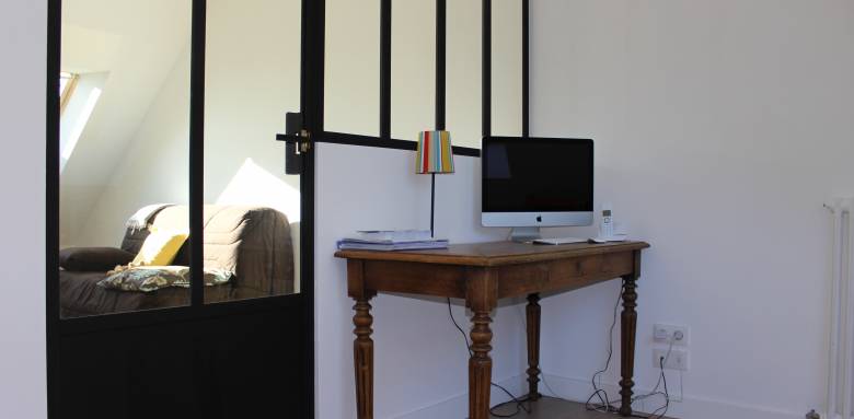 Aménager un petit bureau dans son salon séjour