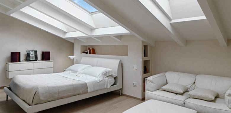 Une chambre mansardée à Tours.