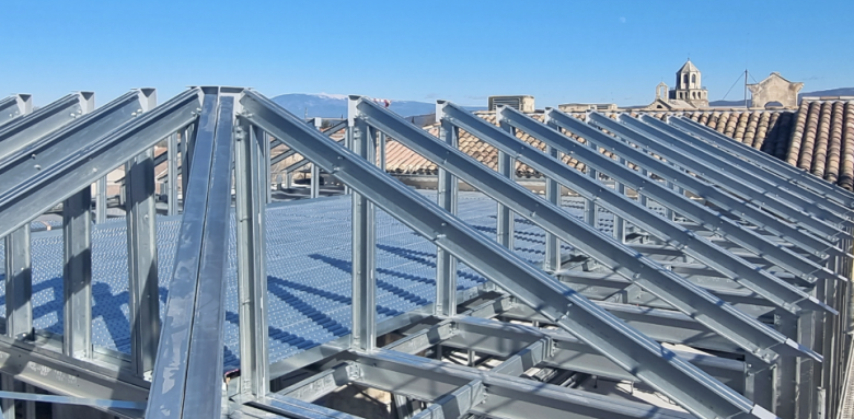 Charpente en acier pour surélévation de maison