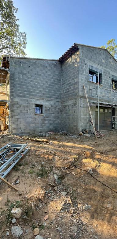 maison sur Saint-Julien le Montagnier La Maison Des Travaux de Manosque pour tout le gros œuvre d’une extension de maison.