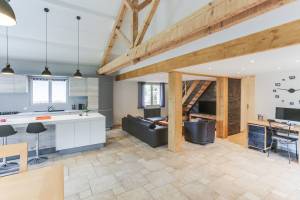 Cuisine, salle à manger et salon réunis dans une pièce de près de 60 m2, à La Pierre, dans le Grésivaudan