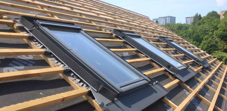 Une fenêtre de toit près de Tours.