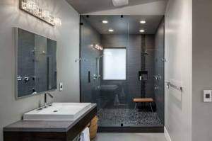 salle de bain avec douche à l'italienne