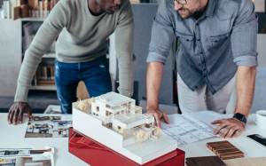 Construire une maison sur un terrain en pente