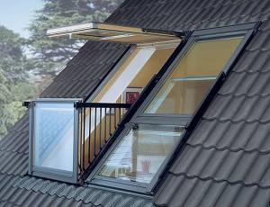 Fenêtre de toit avec balcon escamotable