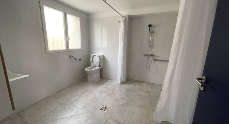 Nouvelle salle de bain aux normes d'accessibilité handicapé (Essonne)