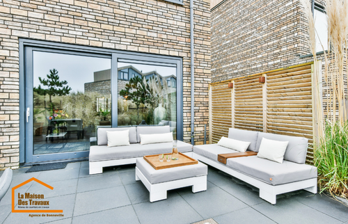 Terrasse avec couverture en bois