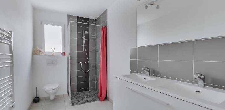 Salle de bain rénovée dans une maison - Le Raincy 93
