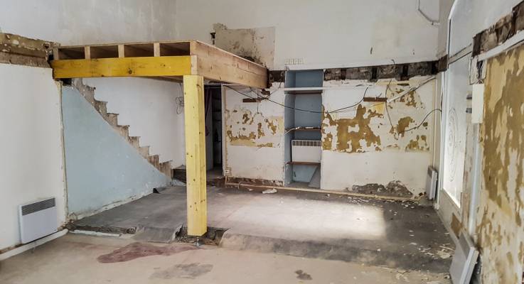 Dépose de l'ancienne mezzanine et création d'une nouvelle mezzanine