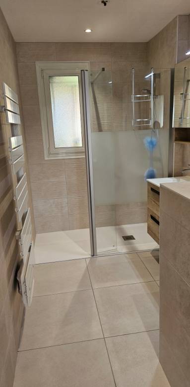  Revêtement de sol de salle de bain en carrelage - Cholet 49