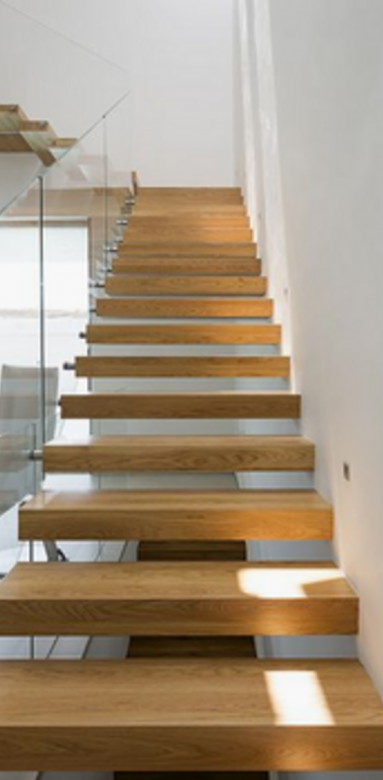 Installer un escalier suspendu dans salon 