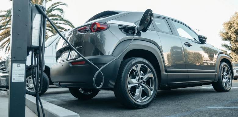 Pourquoi faire appel à un installateur IRVE pour votre borne de recharge
