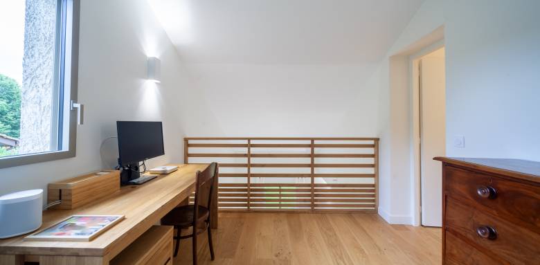 Un bureau dans les combles, bonne idée ! 