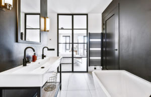 Séparer WC et salle de bain : idées et solutions pratiques