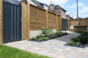 Les clôtures en bois intégration et harmonie dans le jardin à Arras (62) Pas de Calais