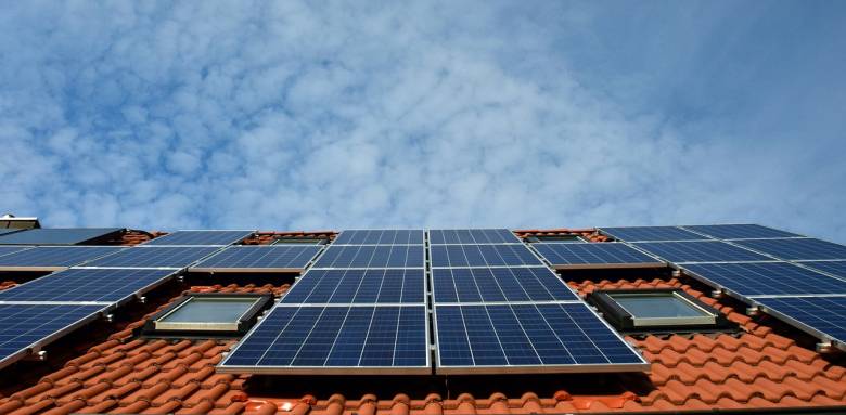 Le chauffage solaire représente une alternative économique et écologique au chauffage électrique ou gaz.
