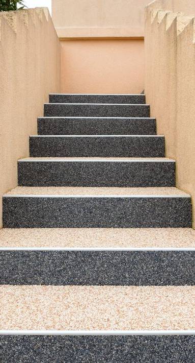 Revêtement des escaliers bi couleur coloris beige et noir