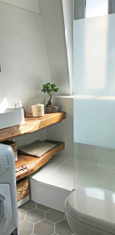 Petite salle de bain - douche à l'italienne et intégration machine à laver 