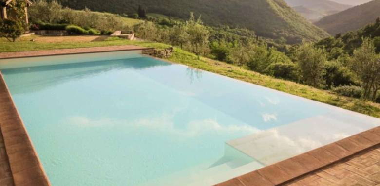 Bel exemple de piscine à débordement 
