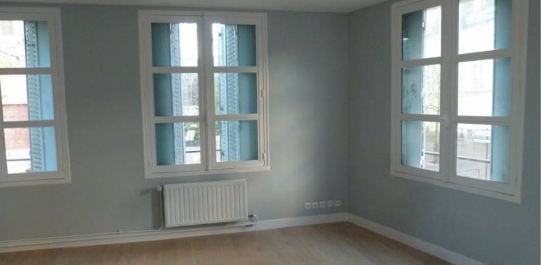 Changement revêtement de sol en appartement avec parquet stratifié