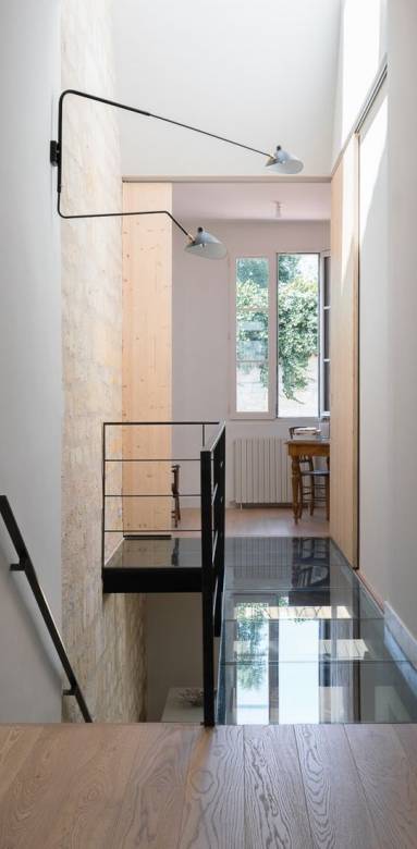 Plancher de verre cage escalier
