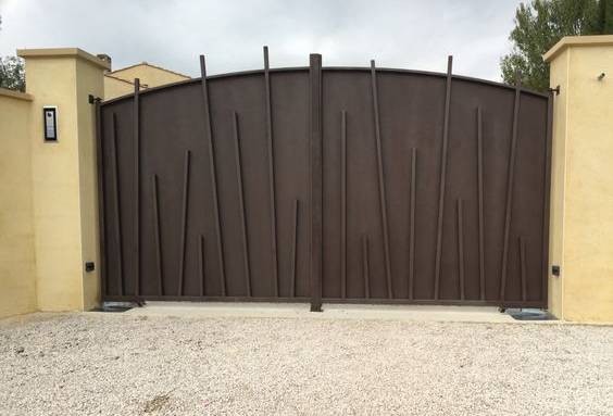 Choisir son portail battant en acier - Le Raincy 93