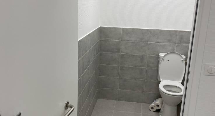WC aux normes PMR
