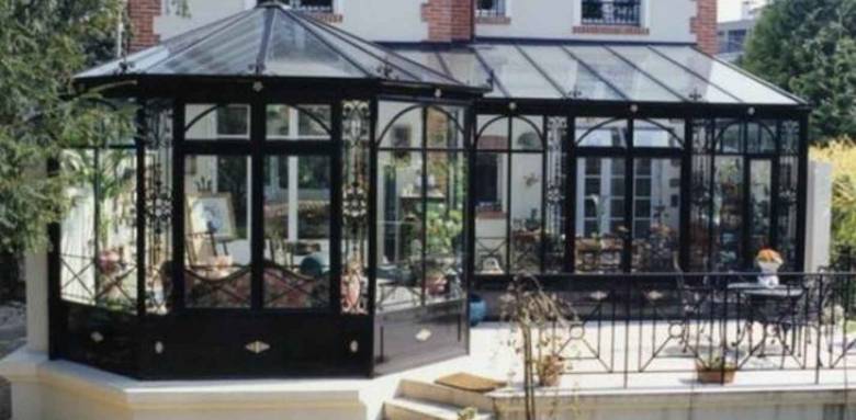 Véranda victorienne noire