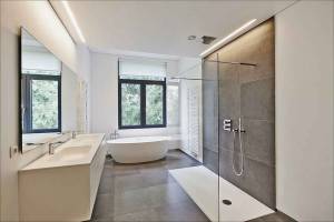 Installer une baignoire et une douche dans une salle de bains
