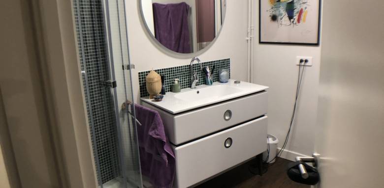 Une salle de bain rénovée au Chesnay